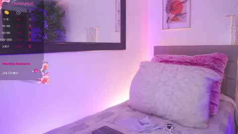 Snapshot of lia_mackenzie chatting on July 14, 2:34 pm liaa online show from July 14, 2:34 pm