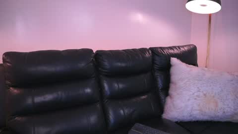 Snapshot of lia_mackenzie chatting on July 17, 6:13 pm liaa online show from July 17, 6:13 pm