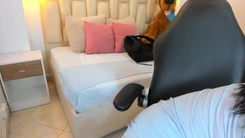 lia_mariana online show from January 7, 5:15 pm