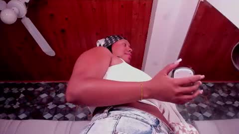Snapshot of lia_mariana chatting on June 14, 2:24 am lia_mariana online show from June 14, 2:24 am