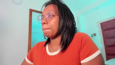 Snapshot of lia_mariana chatting on June 14, 10:23 pm lia_mariana online show from June 14, 10:23 pm