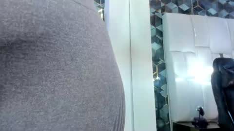 Snapshot of lia_mariana chatting on June 19, 5:45 am lia_mariana online show from June 19, 5:45 am