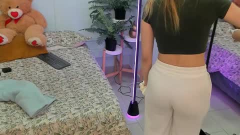 Lia monnet  online show from March 12, 11:27 am