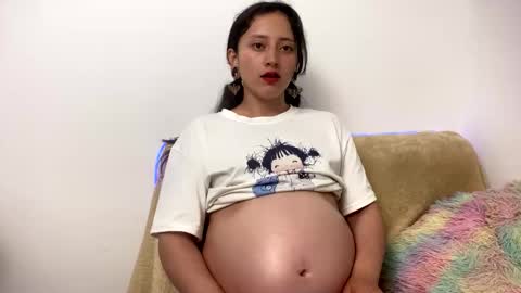 Little Queen Lia  online show from May 7, 1:55 am