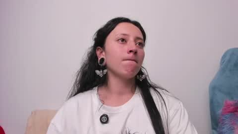 Snapshot of lia_queen610 chatting on June 1, 1:18 am Little Queen Lia online show from June 1, 1:18 am