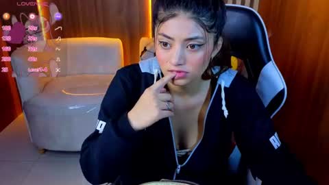 Snapshot of lia_queen_tx chatting on July 15, 3:12 am Online 1400 - 2100 online show from July 15, 3:12 am