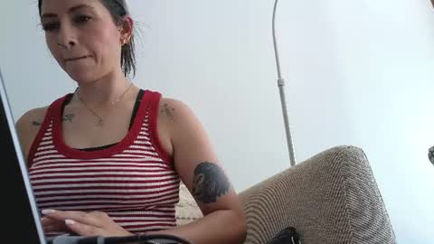Snapshot of lia_smith87 chatting on June 18, 11:58 am Laura online show from June 18, 11:58 am