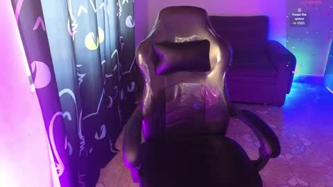 Snapshot of lia_varel chatting on May 12, 2:25 pm lia_varel online show from May 12, 2:25 pm