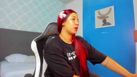 Snapshot of lia_violetta chatting on December 15, 7:29 pm lia_violetta online show from December 15, 7:29 pm