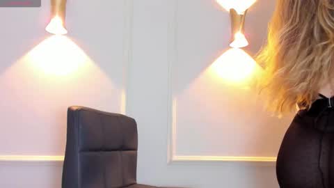 liz walton online show from December 1, 12:21 pm