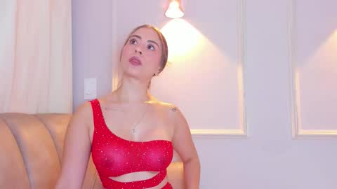 Snapshot of lia_walton__ chatting on February 14, 12:13 pm liz walton online show from February 14, 12:13 pm