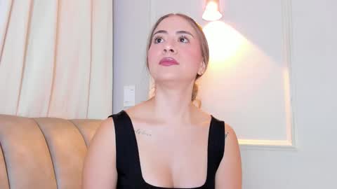 Snapshot of lia_walton__ chatting on February 27, 12:16 pm liz walton online show from February 27, 12:16 pm