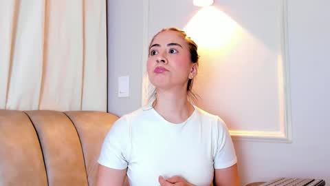 Snapshot of lia_walton__ chatting on March 19, 4:00 pm liz walton online show from March 19, 4:00 pm