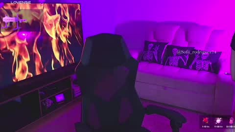 Snapshot of liaa_rodriguezz chatting on February 4, 1:02 am Liaa  online show from February 4, 1:02 am