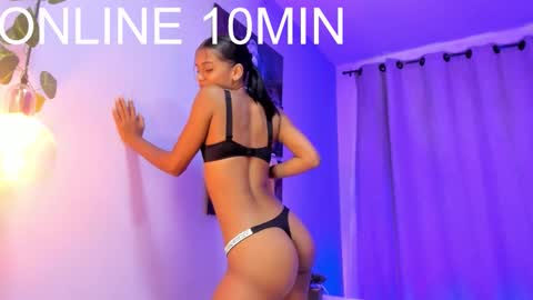 Snapshot of liaa_taylor1 chatting on January 10, 3:52 am Lia online show from January 10, 3:52 am