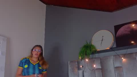 L I A   online show from July 4, 2:40 am