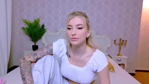 Snapshot of liabeninix chatting on February 9, 9:24 am Lia online show from February 9, 9:24 am