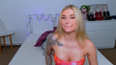 Snapshot of liabeninix chatting on February 14, 9:17 am Lia online show from February 14, 9:17 am