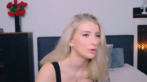 Snapshot of liabeninix chatting on February 24, 1:31 pm Lia online show from February 24, 1:31 pm