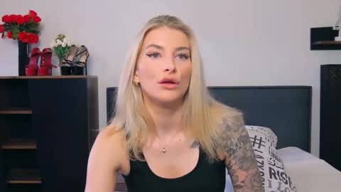 Snapshot of liabeninix chatting on March 19, 1:37 pm Lia online show from March 19, 1:37 pm