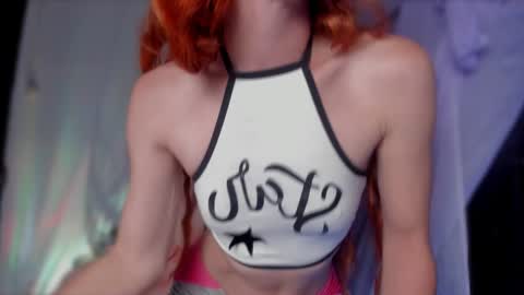 Snapshot of liahilton_ chatting on December 7, 8:11 am lh6 9c online show from December 7, 8:11 am