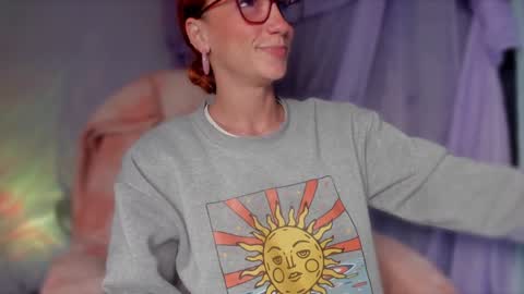 Snapshot of liahilton_ chatting on December 17, 10:34 am lh6 9c online show from December 17, 10:34 am