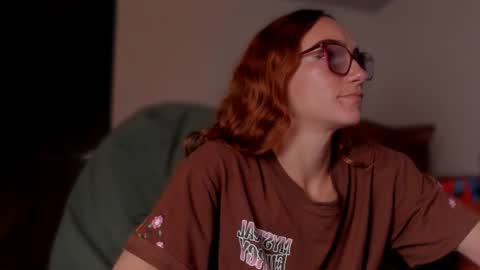 Snapshot of liahilton_ chatting on February 17, 3:42 pm lh6 9c online show from February 17, 3:42 pm