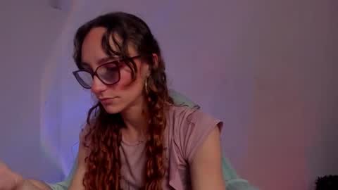 Snapshot of liahilton_ chatting on December 16, 11:15 am lh6 9c online show from December 16, 11:15 am