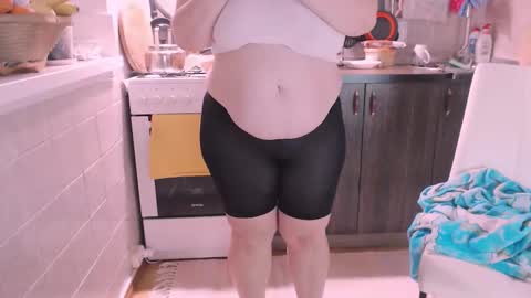 Snapshot of liahsofty chatting on December 3, 9:56 pm miss Lia colection for travel online show from December 3, 9:56 pm