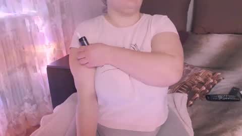 Snapshot of liahsofty chatting on December 8, 7:11 pm miss Lia colection for travel online show from December 8, 7:11 pm