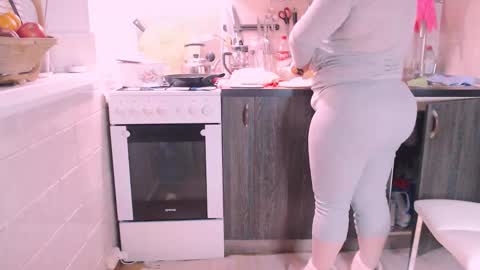 Snapshot of liahsofty chatting on December 13, 6:05 pm miss Lia colection for travel online show from December 13, 6:05 pm