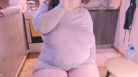 Snapshot of liahsofty chatting on December 16, 5:49 am miss Lia colection for travel online show from December 16, 5:49 am