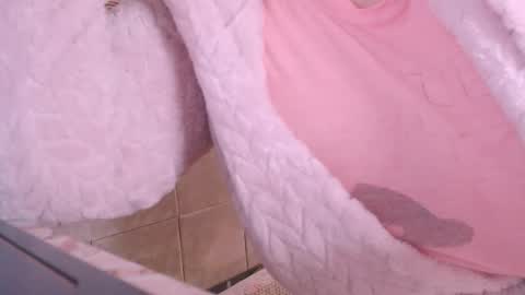 Snapshot of liahsofty chatting on January 21, 8:21 pm miss Lia colection for travel online show from January 21, 8:21 pm