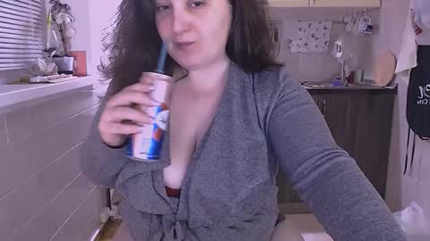 Snapshot of liahsofty chatting on October 10, 11:59 pm miss Lia colection for travel online show from October 10, 11:59 pm