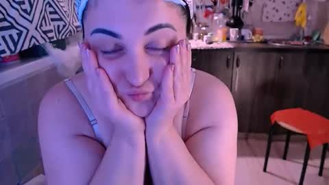 Snapshot of liahsofty chatting on November 2, 11:51 pm miss Lia colection for travel online show from November 2, 11:51 pm