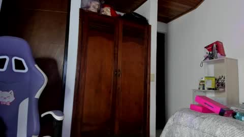 Snapshot of liajohnnson chatting on July 30, 6:01 am liajohnnson online show from July 30, 6:01 am