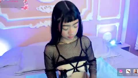 Lia lovet online show from May 6, 7:30 pm