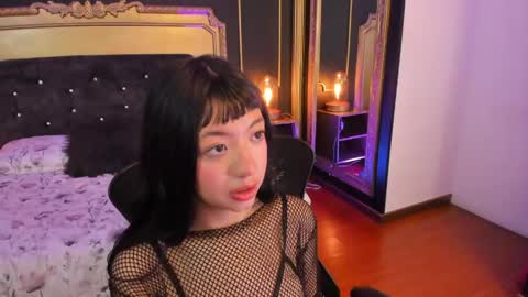 Lia lovet online show from May 15, 8:05 pm