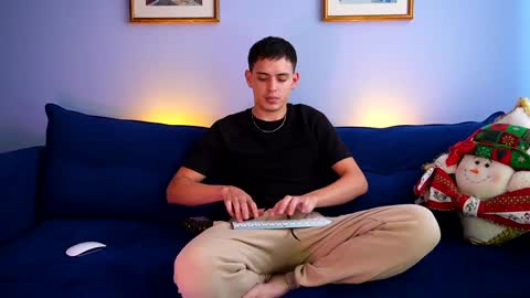 Liam online show from December 1, 7:58 pm