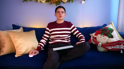 Liam online show from December 17, 6:42 pm