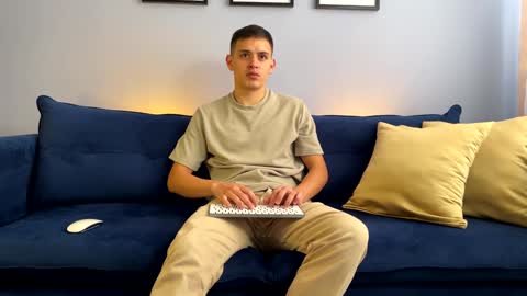 Liam online show from January 10, 2:34 pm