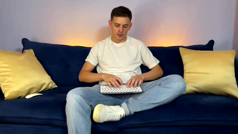 Liam online show from January 19, 11:10 pm