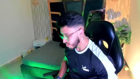 LIAM KLEIN online show from December 16, 11:15 am