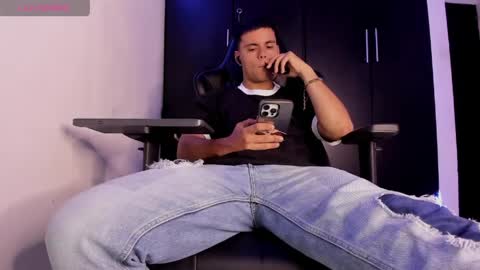 Liam online show from May 9, 7:02 am