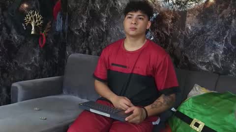 Snapshot of liam_percy7 chatting on November 26, 1:12 pm liam online show from November 26, 1:12 pm