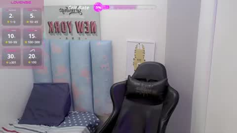 Snapshot of liam_play chatting on June 18, 4:24 am LIAM online show from June 18, 4:24 am