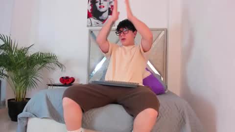 Call me Lian online show from March 16, 12:09 pm