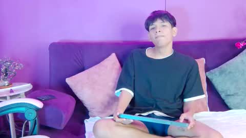 Liam online show from February 24, 8:07 pm