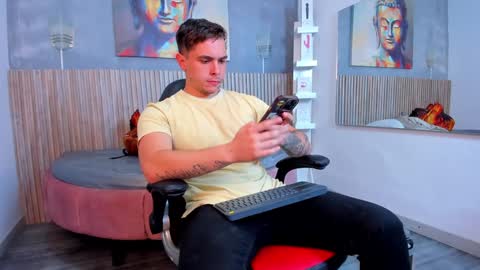 Liam online show from December 31, 9:06 pm