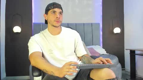 Liam online show from November 8, 9:57 pm